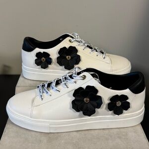 Karl Lagerfeld Women's Paris Crete Flower Sneaker, size 11, NWOT